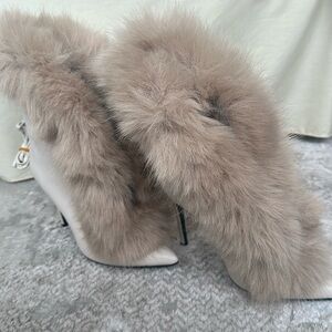 Ladies lace up fur heel boots
